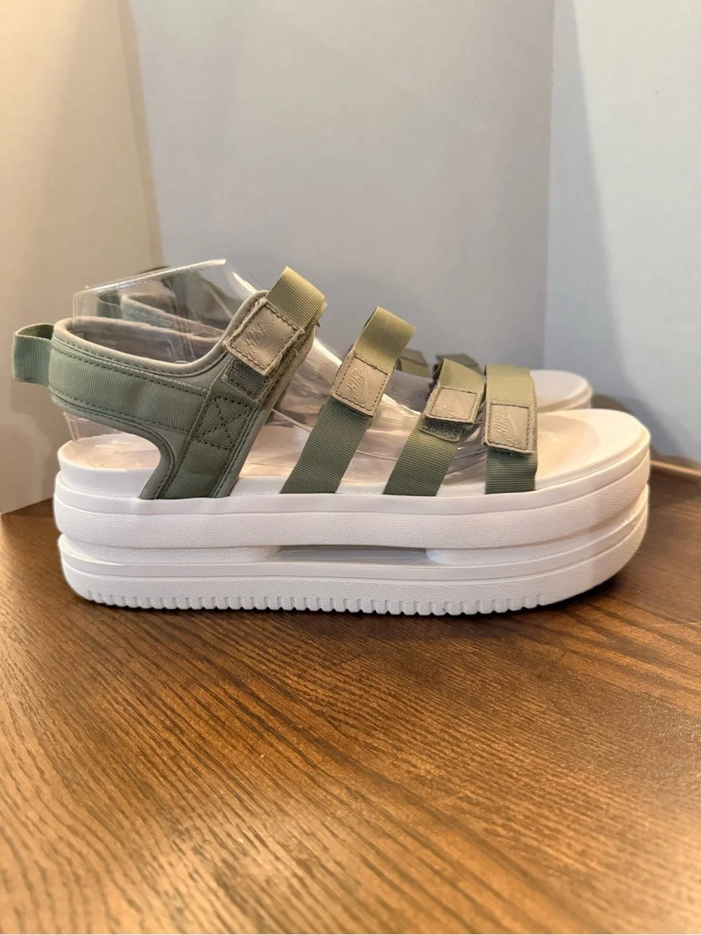 Nike Womens Icon classic sandal. Women size 11